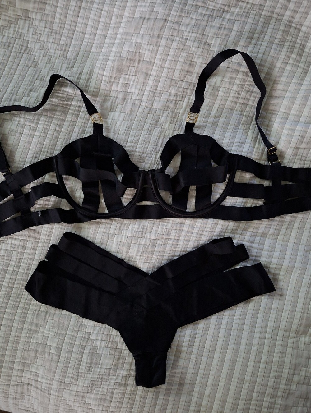 Victoria's Secret Black Bra and Panty Set 32dd Medium